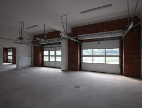 Kiadó nagy műhely – Mende